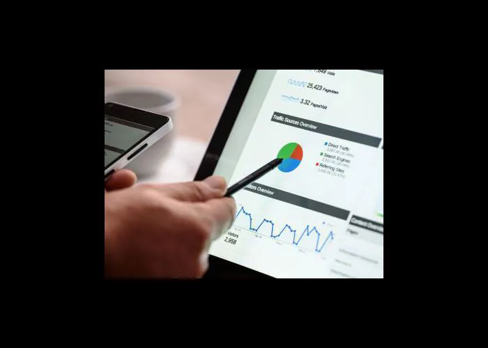 Facebook vs sito web: strumenti di marketing a confronto