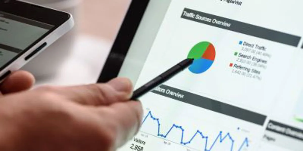 Facebook vs sito web: strumenti di marketing a confronto