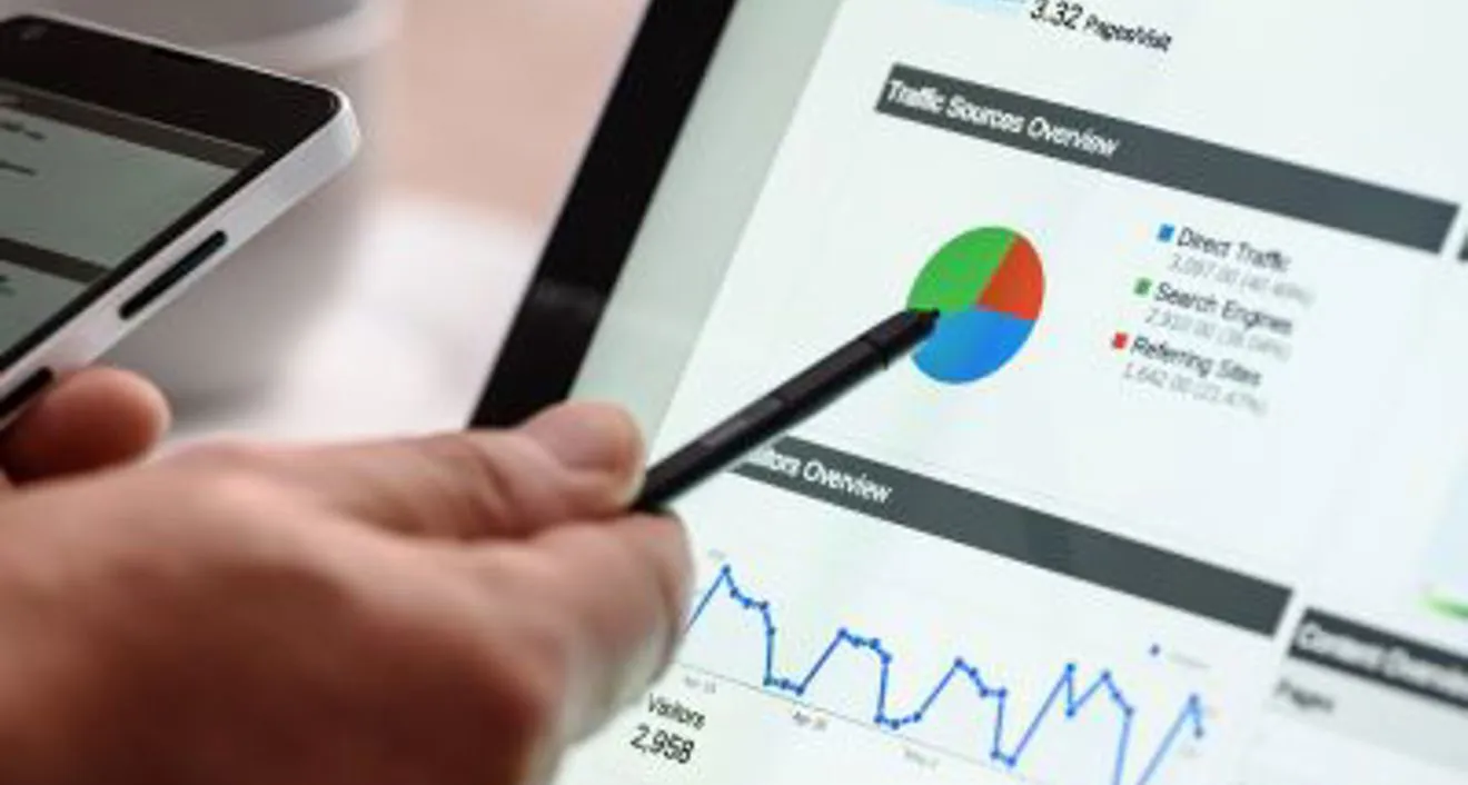 Facebook vs sito web: strumenti di marketing a confronto