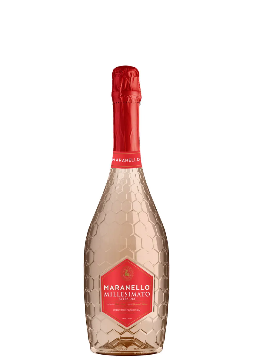 Una bottiglia di spumante rosato con capsula rossa, su fondo bianco